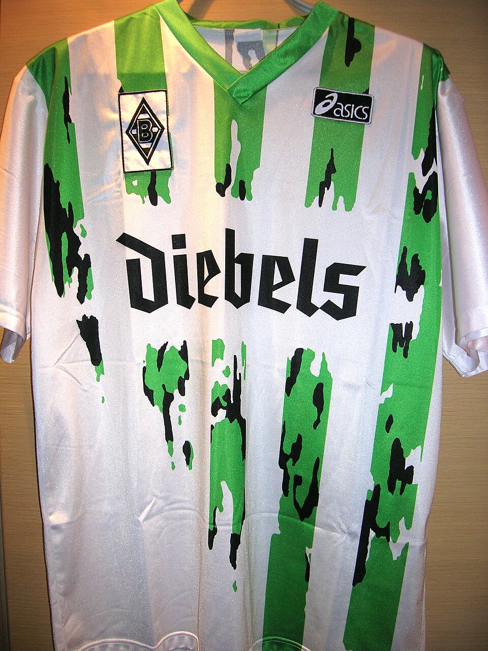 Front of the Borussia Monchengladbach 1994–95 home football shirt