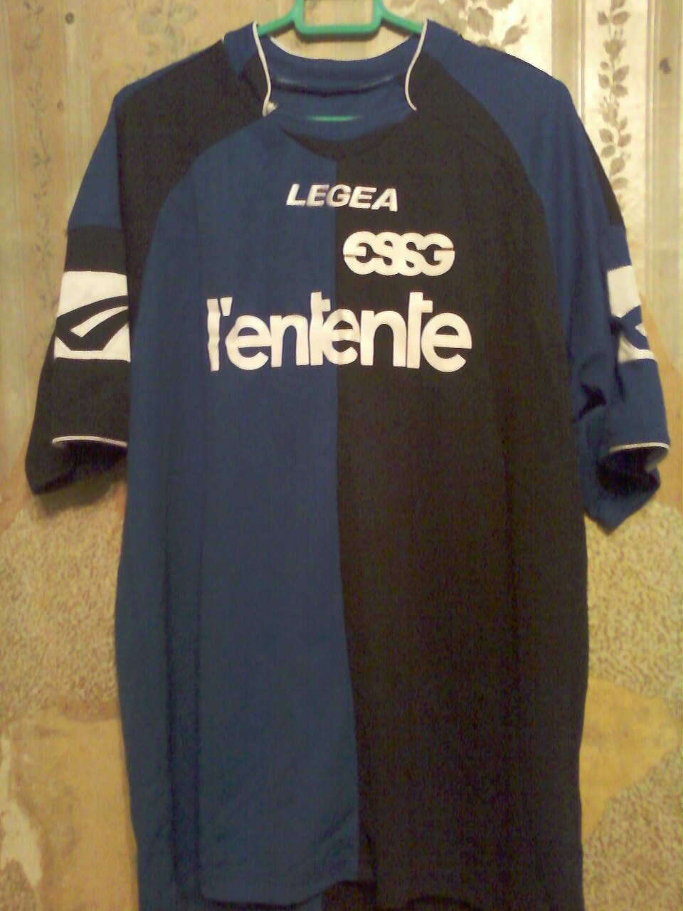 Front of the Entente Sannois Saint-Gratien 2007–09 home football shirt