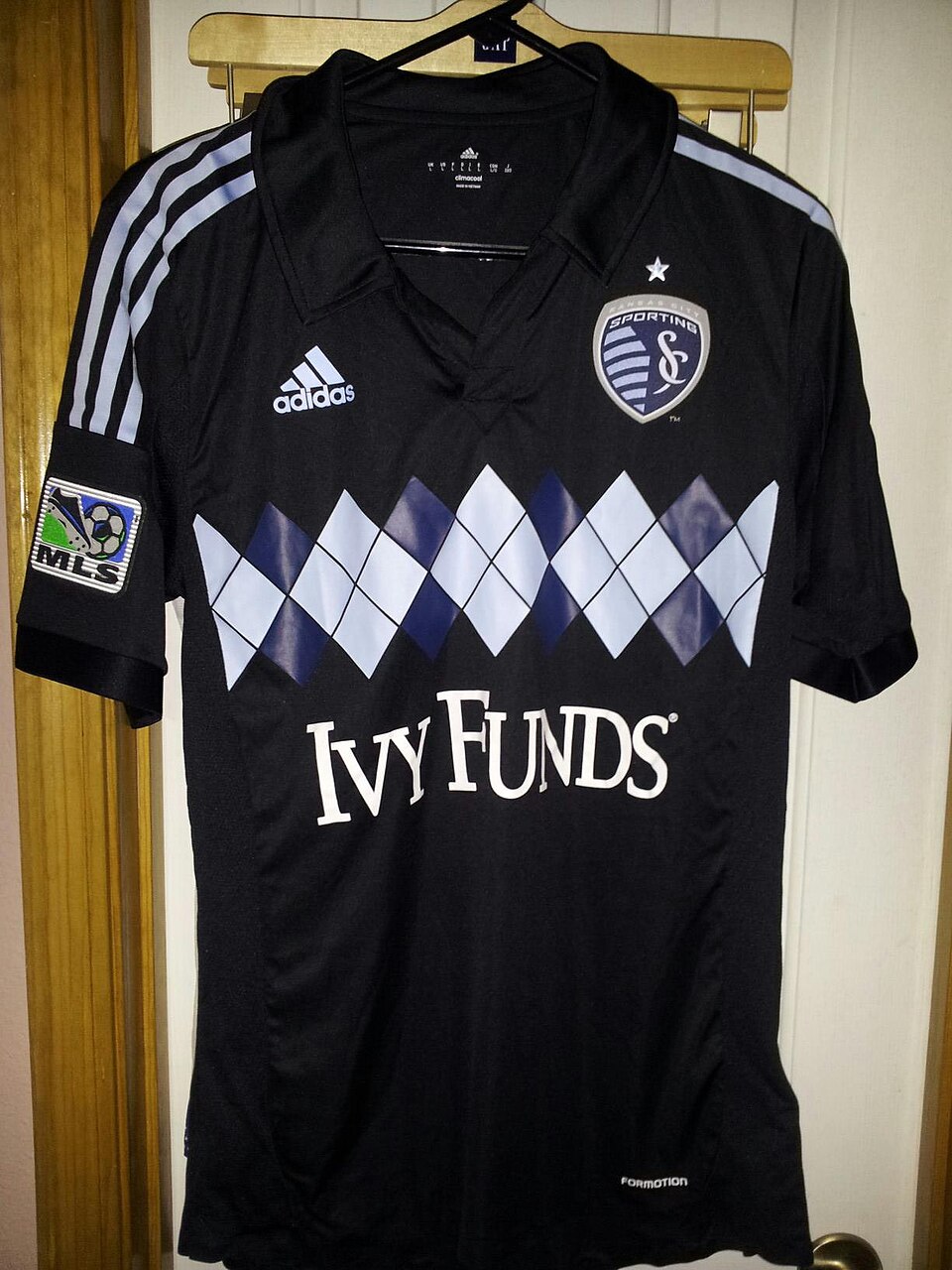 Front of the Sporting Kansas City 2013 third football shirt
