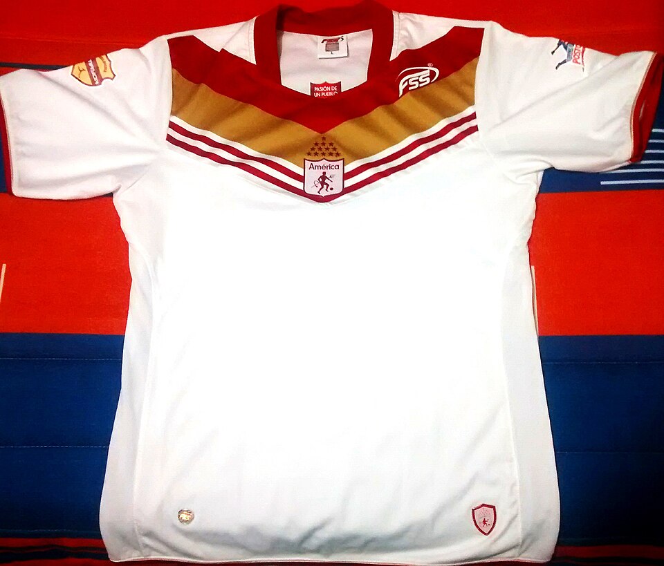 Front of the America de Cali 2013 away football shirt
