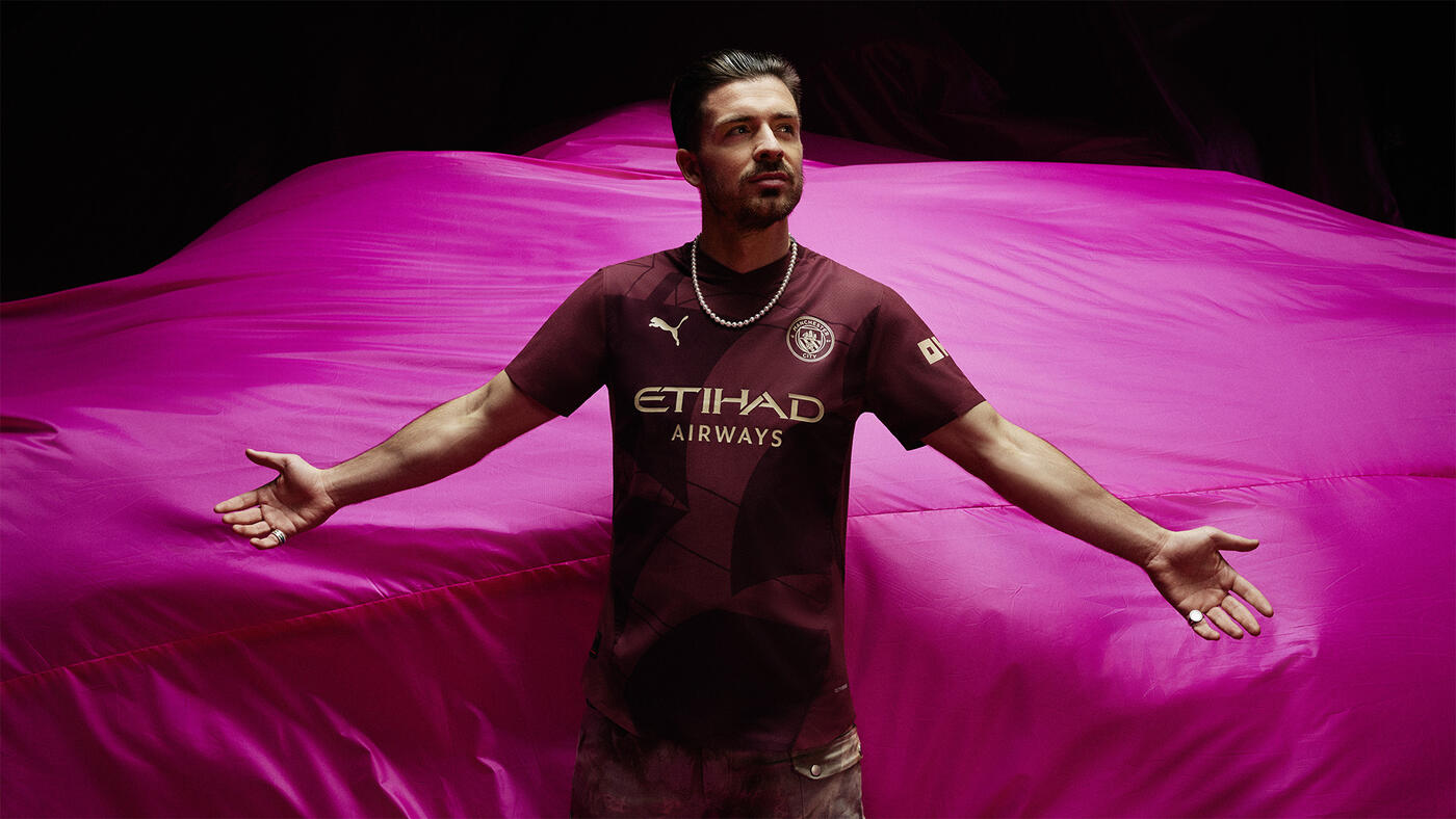Front of the Manchester City 2024–25 third football shirt