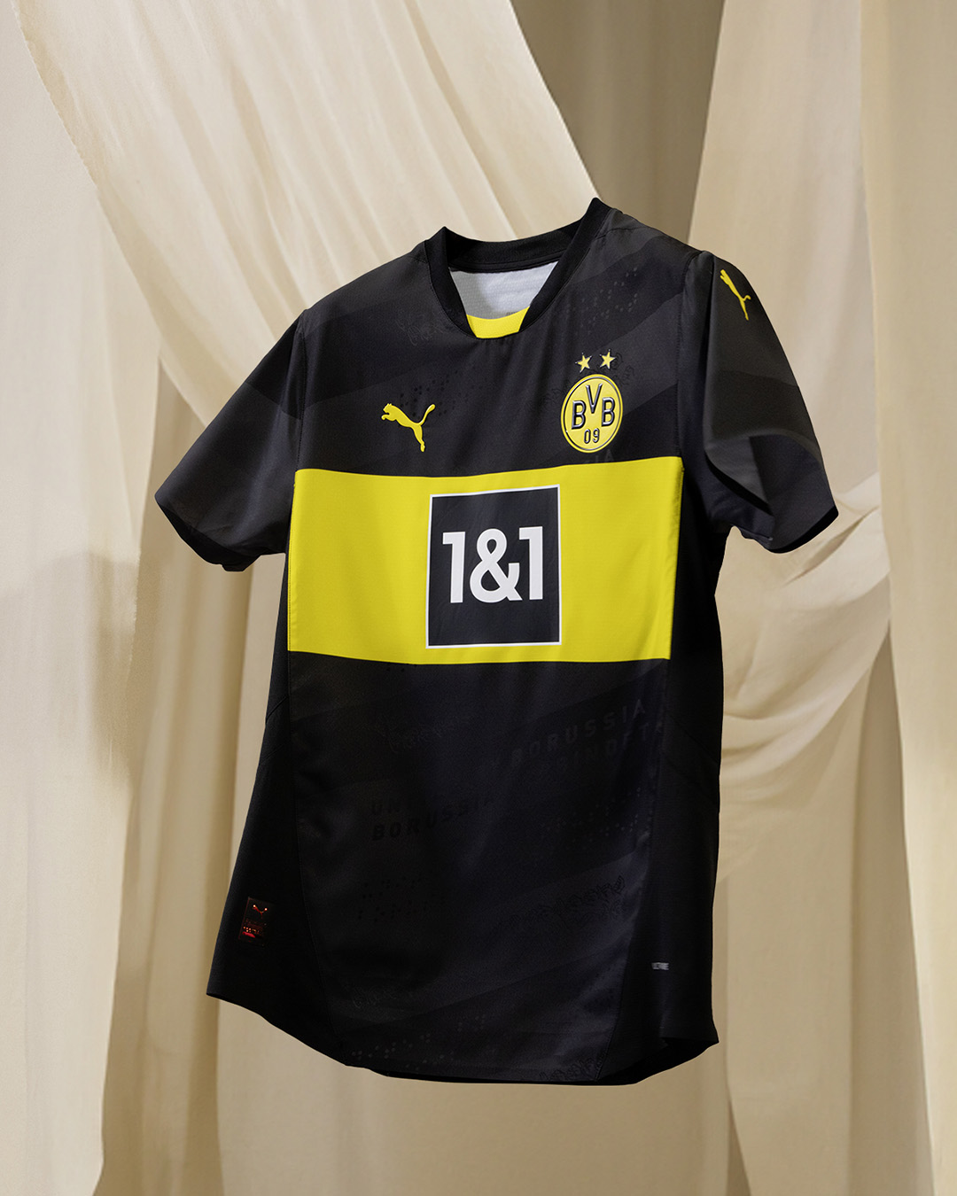 Front of the Borussia Dortmund 2024–25 away football shirt